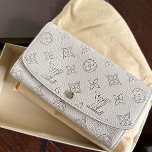 Louis Vuitton Sarah Wallet Mahina Leather Ivory M60177 Made in France